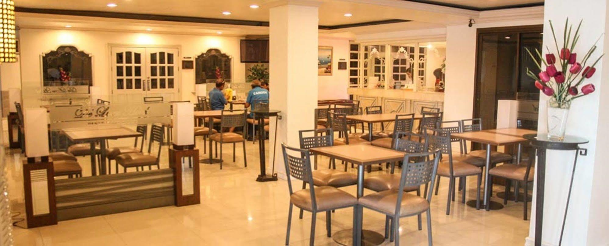 De Luxe Hotel Cagayan de Oro Dış mekan fotoğraf