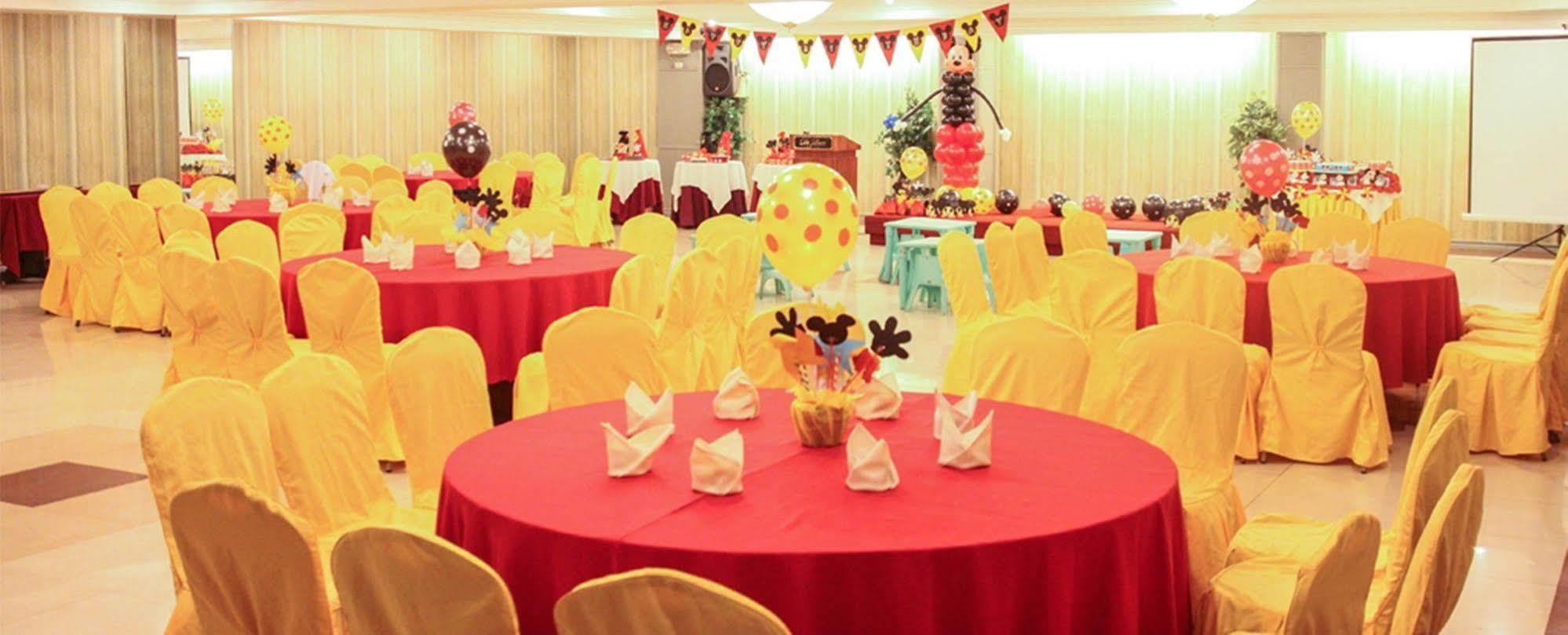 De Luxe Hotel Cagayan de Oro Dış mekan fotoğraf